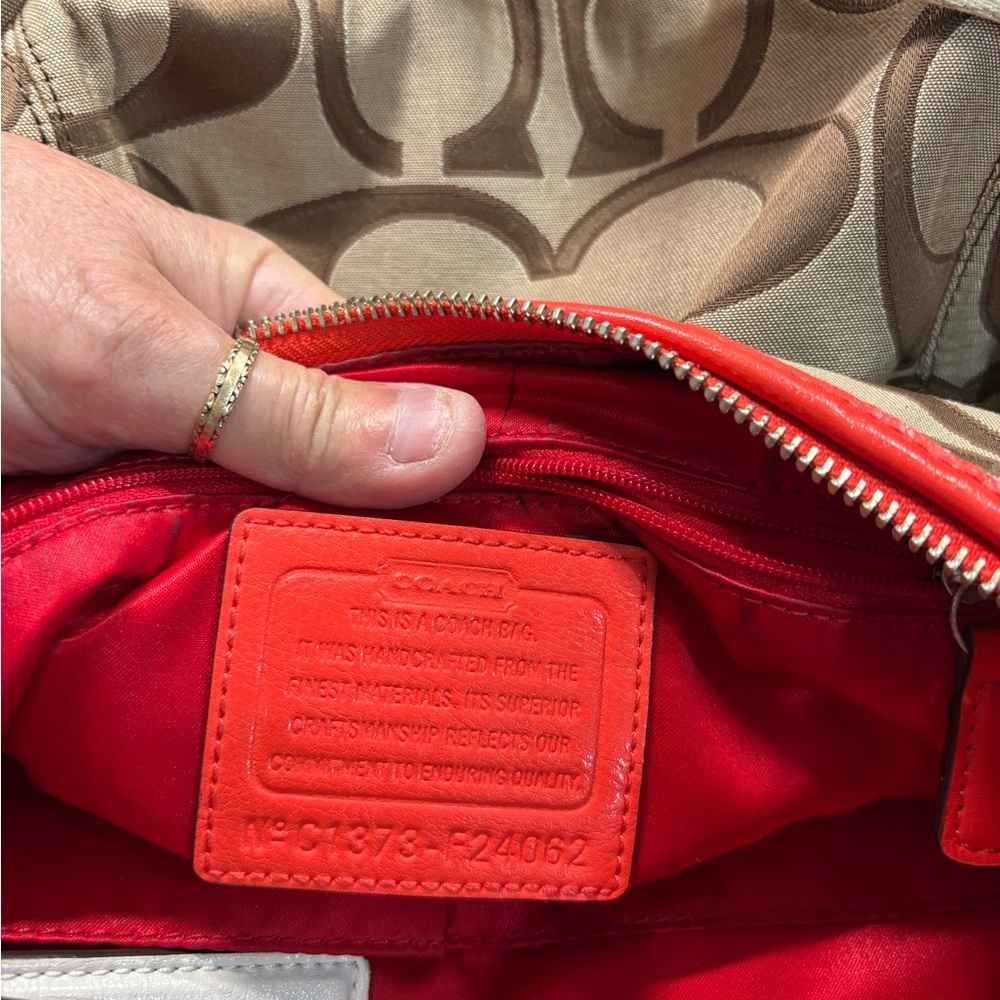 Coach Signature Shoulder Bag in Tan and Orange with detachable shoulder strap - Picture 4 of 5